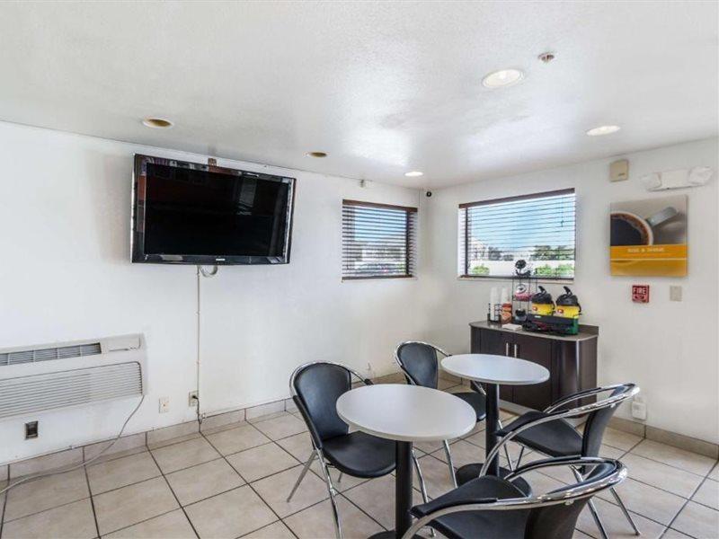 Motel 6-San Marcos, Tx - North Εξωτερικό φωτογραφία