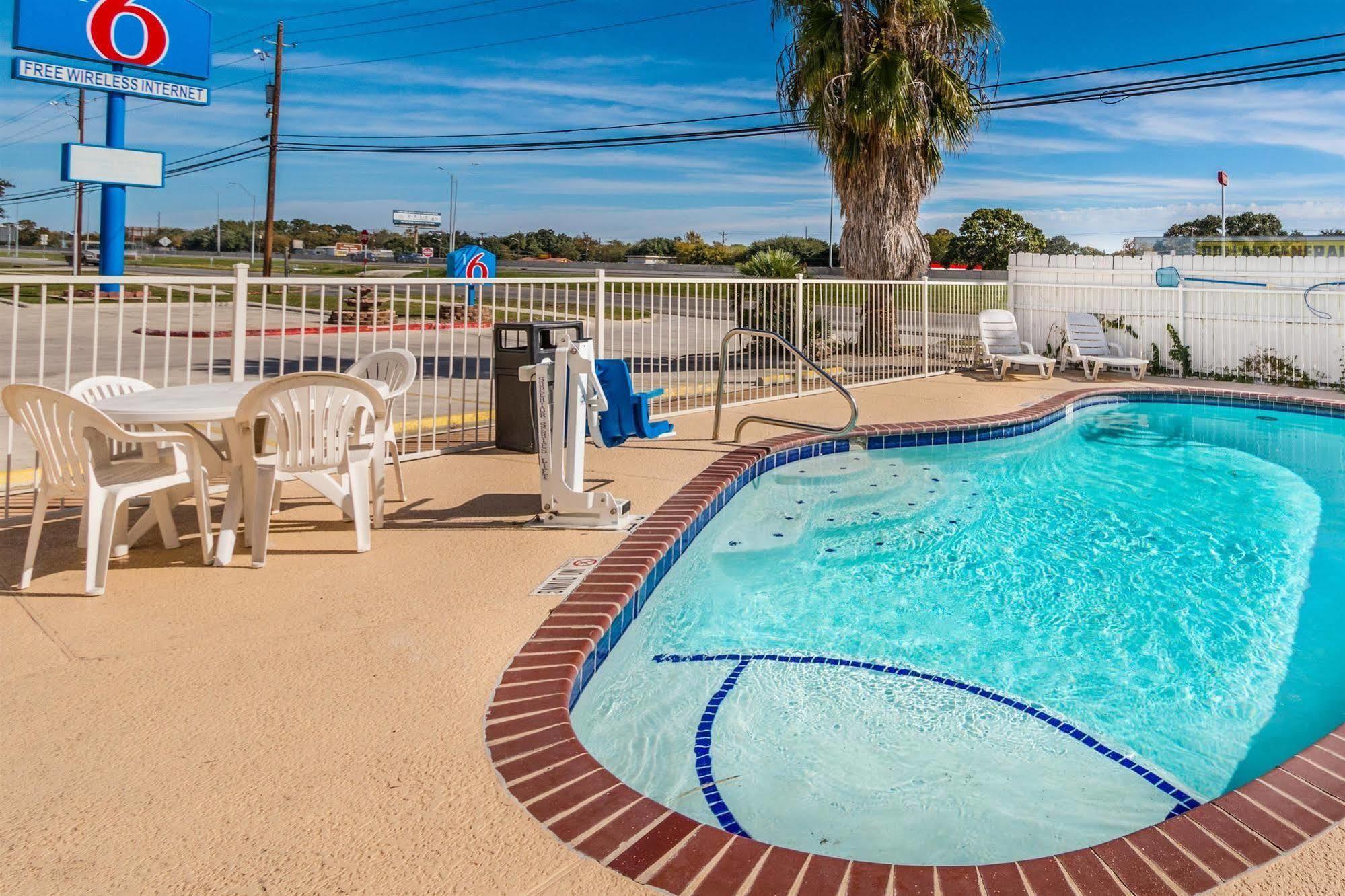 Motel 6-San Marcos, Tx - North Εξωτερικό φωτογραφία